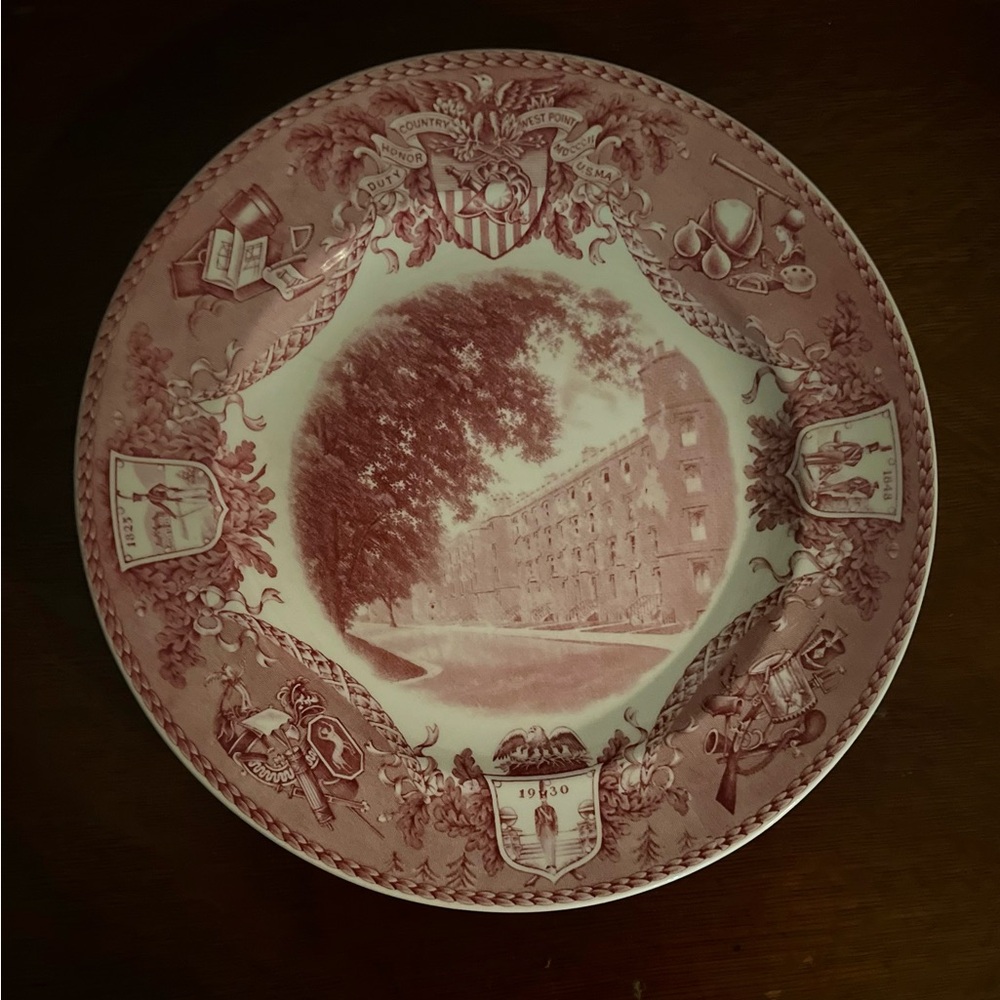 Wedgewood Vintage 1933 USMA commemorative Plate: West Point Central Cade Barrack